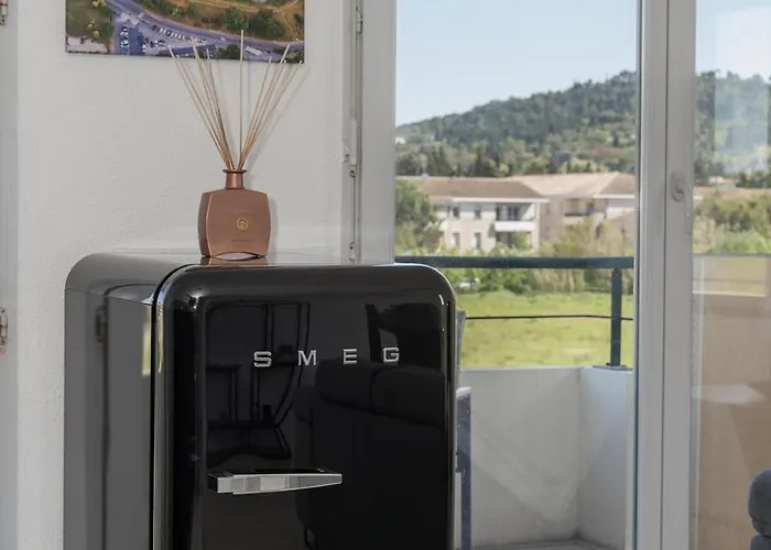 Lumaia - Vue Cite, Terrasse & Piscine